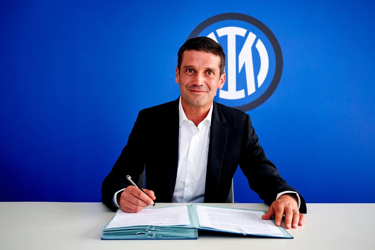 Official: Chivu signs new Inter contract until 2028 Official: Chivu signs new Inter contract until 2028